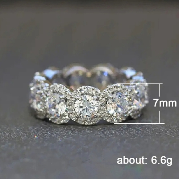 Stunning Diamond Engagement Band - Picture 4 of 6
